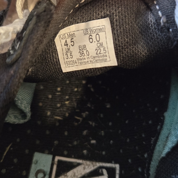 Vans Youth Black and White High-Top Sneakers, size 4.5 - Picture 4 of 8